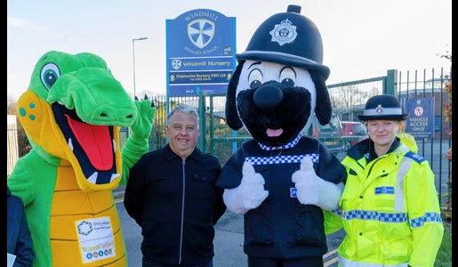 Mascots Rocky (Travel Telford) and PD Peeler (West Mercia Police) with Councillor Richard Overton and Amy Newbrook West Mercia Police PCSO (2)